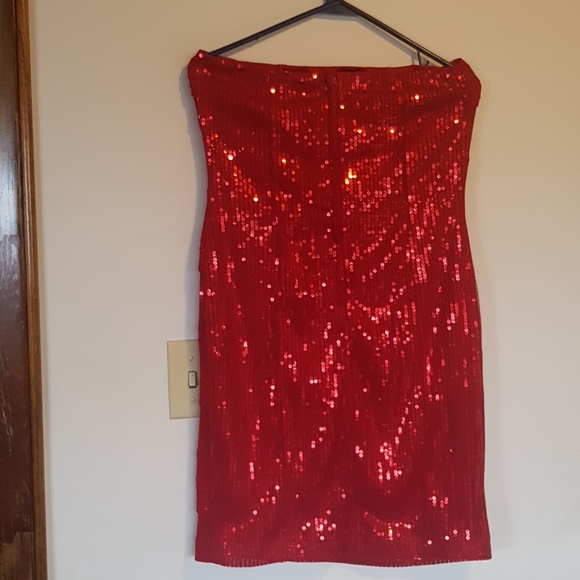 Dress - Picture 3 of 4